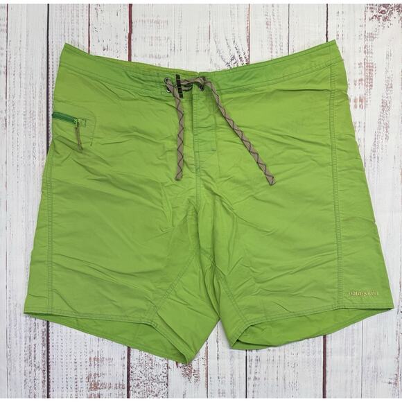 Patagonia Wavefarer Board Shorts Men's Size 40 Green Casual *Imperfections* - Picture 1 of 11